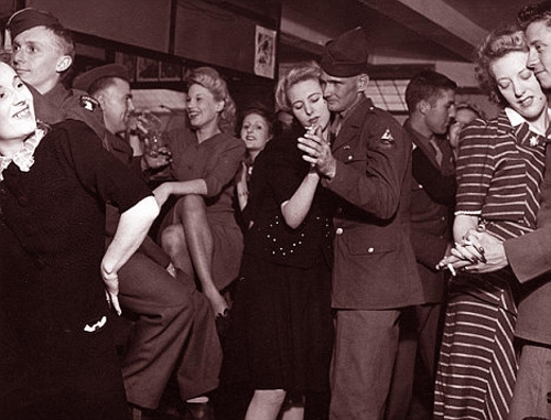 British Women Instructed to Tolerate American Men <br />(Yank Magazine, 1943)