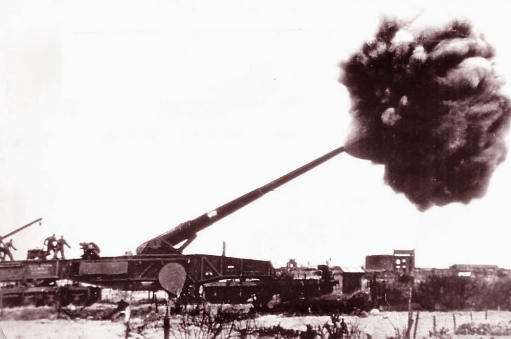 ''Guns On French Cliffs Shell British Ships<BR> <br />(PM Tabloid, 1940)