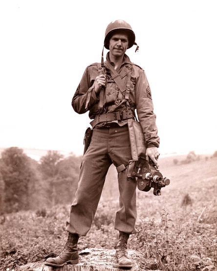 WW2 U.S. SIGNAL CORPS MAGAZINE ARTICLE,1943 SIGNAL CORPS MAGAZINE