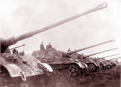 The  King Tiger Tank  <br />(U.S. Dept. of War, 1945)