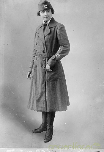 Trench Coats for Women  <br />(The Stars and Stripes, 1918)